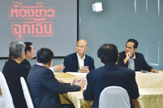 Govt urged to build roads and rail lines using Thai rubber Govt urged to build roads and rail lines using Thai rubber