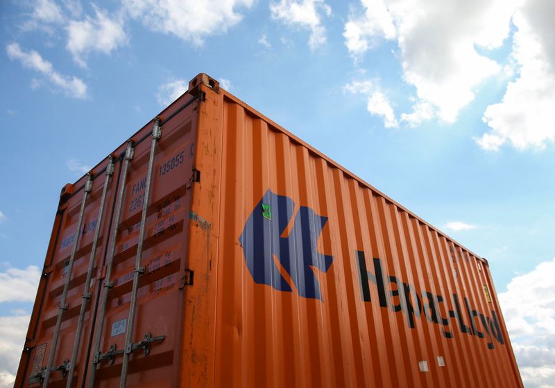 Hapag-Lloyd: will continue to divert vessels from the Suez Canal