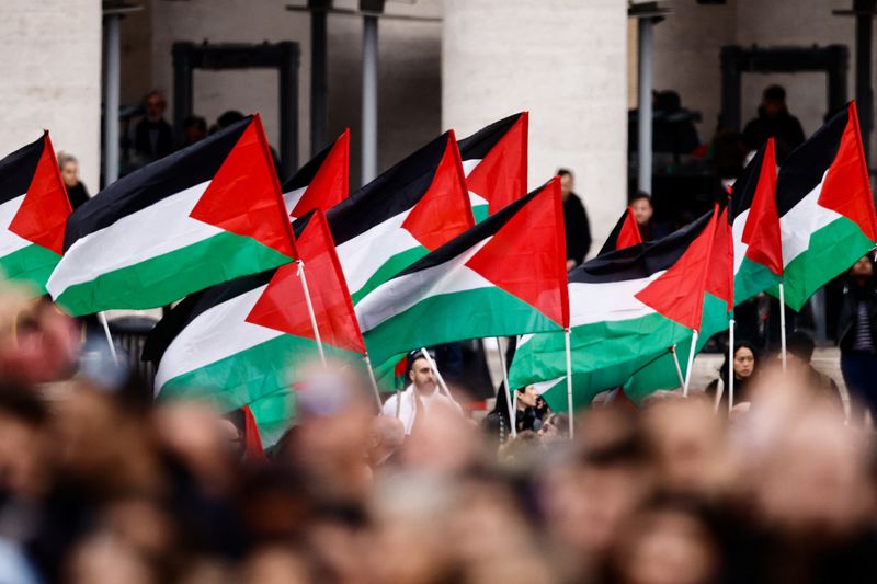 In Christmas Day message, pope decries Gaza