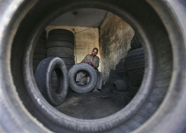 India rubber prices jump to 2-1/2 year high; tyre makers fall