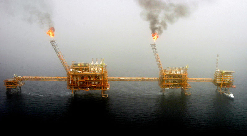 Iran sells more oil to private exporters to bypass U.S. curbs