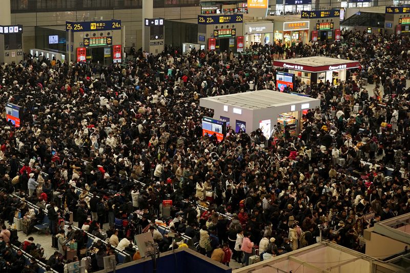 Job worries sour mood for Chinese heading home for holidays