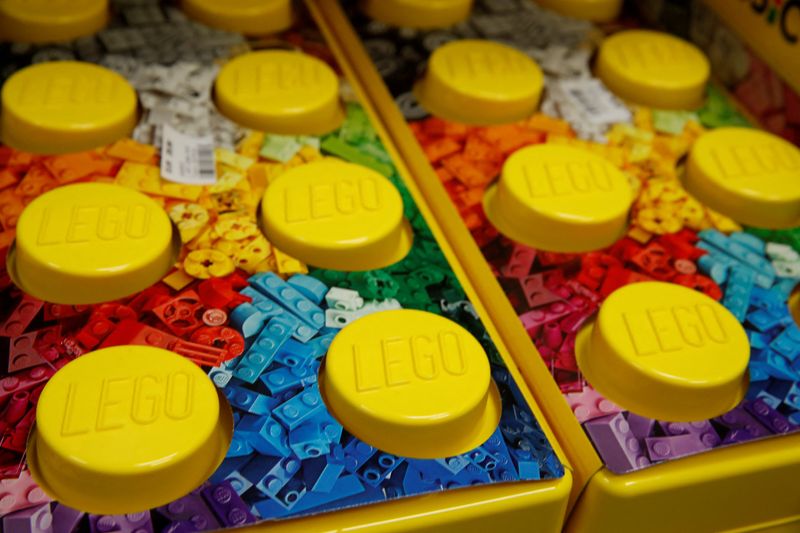 Lego abandons effort to make oil-free bricks - FT