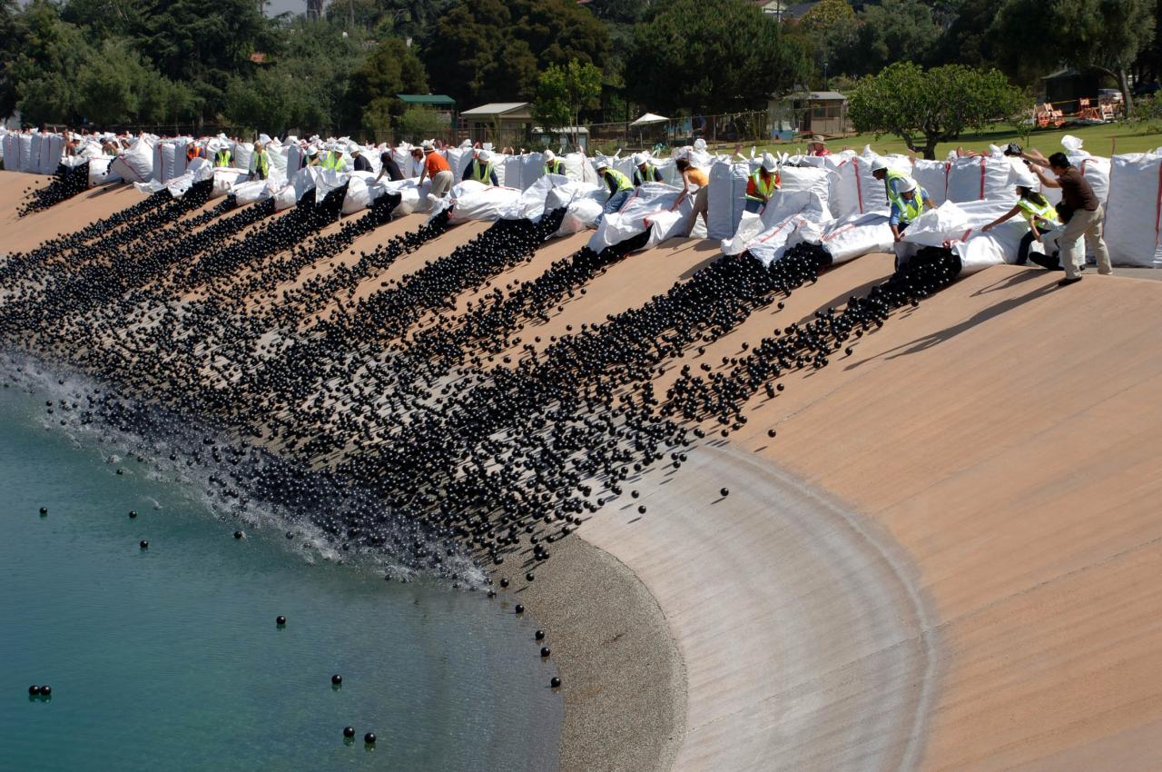 Los Angeles removing shade balls from some reservoirs