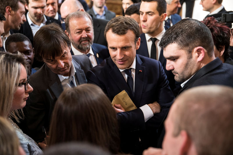 Macron offers tough love for farmers ahead of Paris show