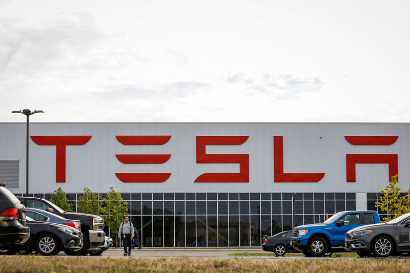 Major Tesla shareholders trimmed stakes last quarter: filings