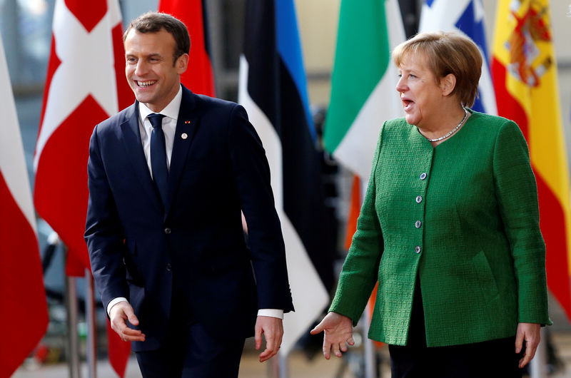 Merkel heads to Paris for euro reform talks with Macron