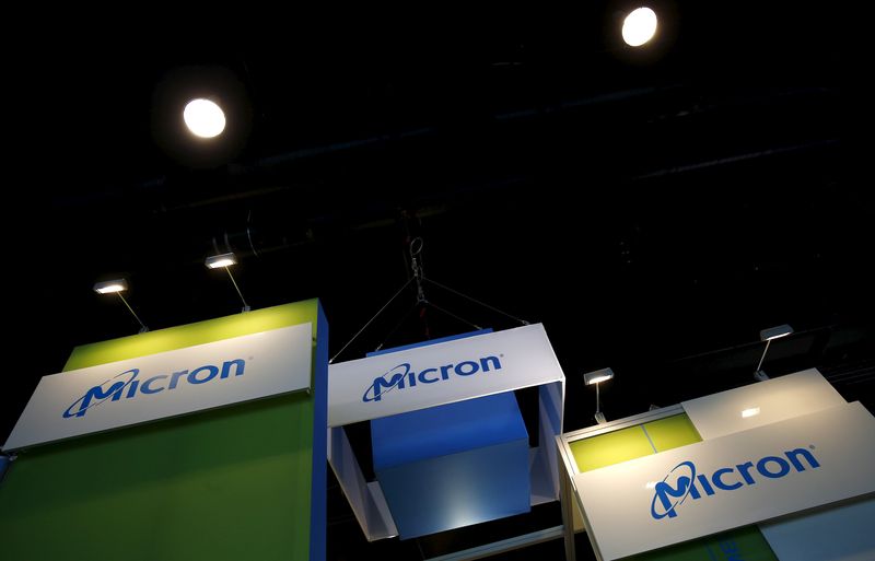 Micron warns of tougher times, plans to cut investments by 30%