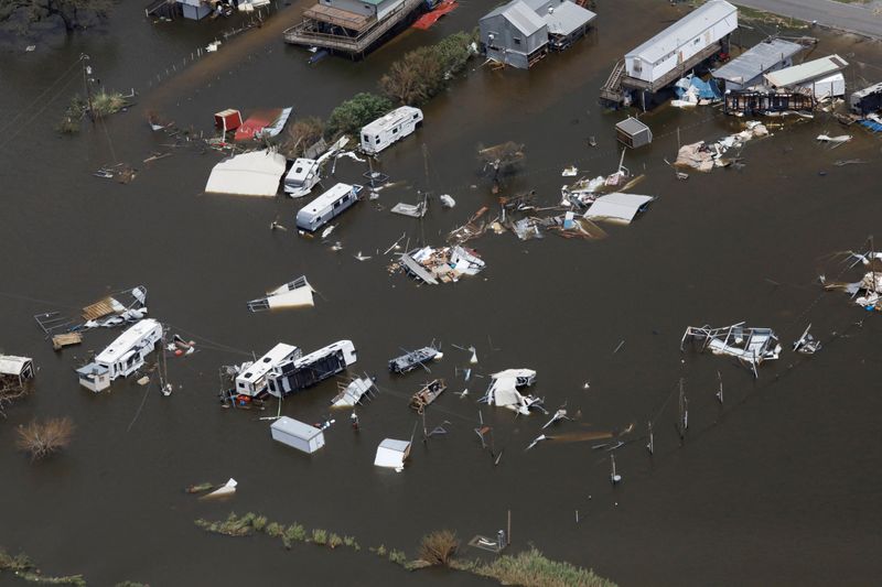 New U.S. hurricane outlook sees five major storms