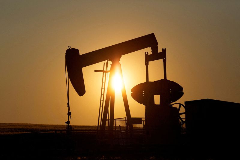 Oil slides to 7-mth low on renewed demand fears, rate hike expectations