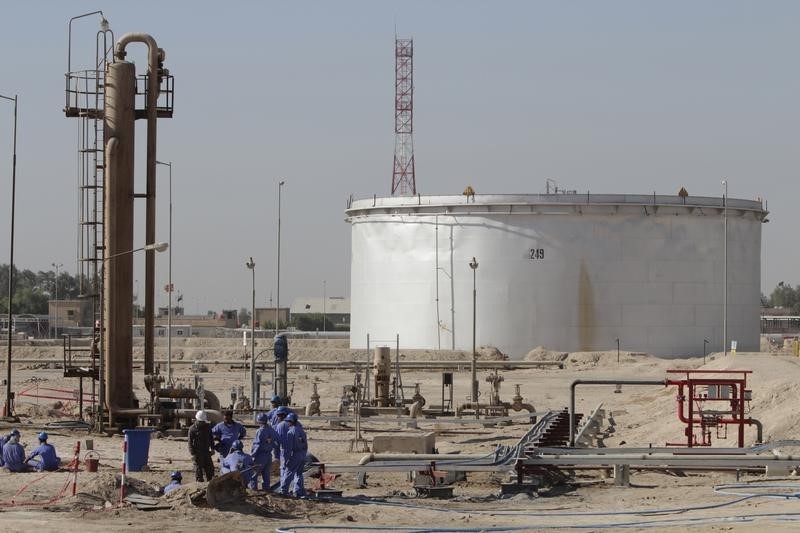 Oil Prices Fall Amid Output Concerns