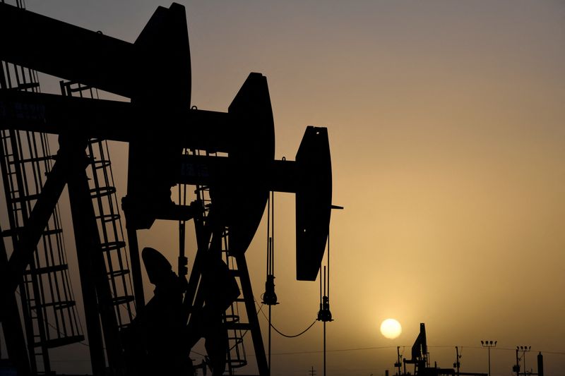 Oil bounces higher as U.S. dollar