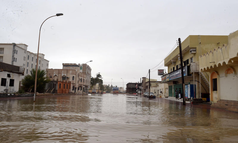 Oman advises Dhofar businesses to close after cyclone hits