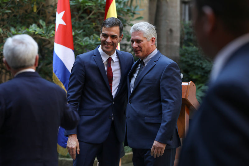 On historic visit, Spanish premier bets on Cuba business opportunities