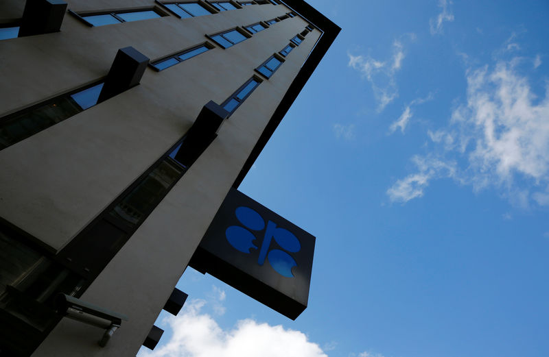 OPEC Aims for Modest Output Hike to Overcome Iranian Opposition