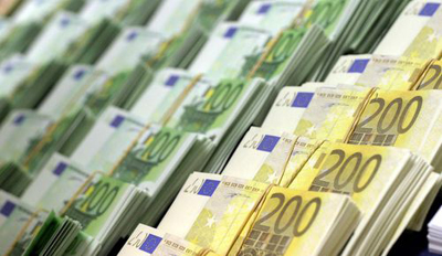 Euro hits 10-day low vs dollar on ECB caution