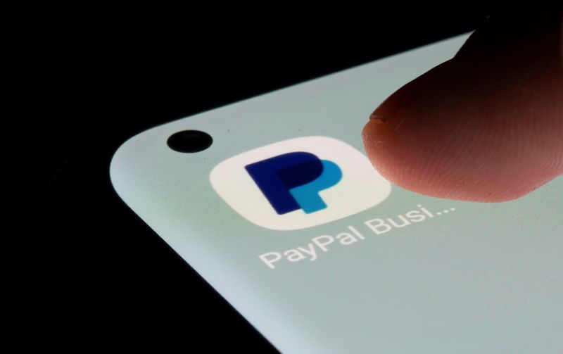 PayPal sees flat profit in 