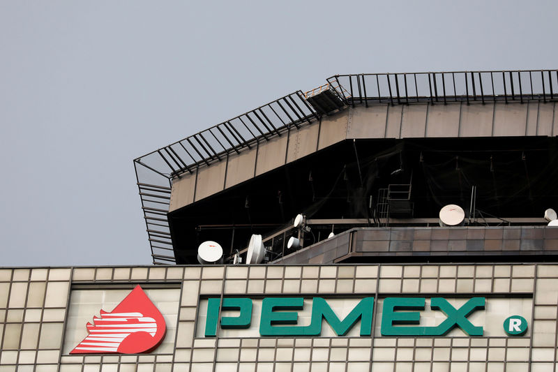 Pemex aims for splash in shallow waters, retreats from the deeps