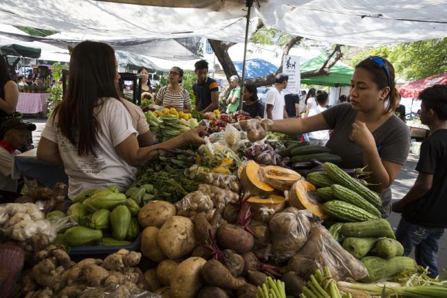 Philippine Central Bank Weighs Action With Inflation at 6.4%