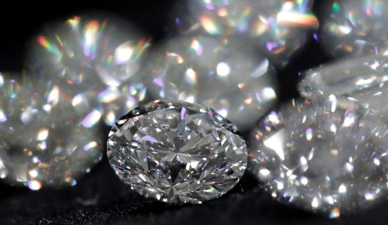 Pro Picks: Invest like Wall Street Titans With 5 Sparklers, Led by Sigma Jewelers