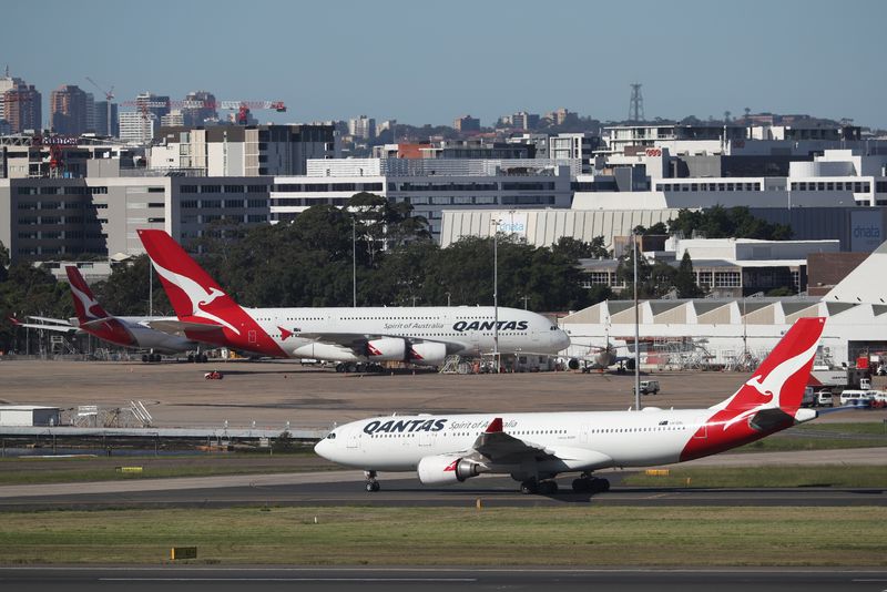 Qantas orders Airbus jets for world