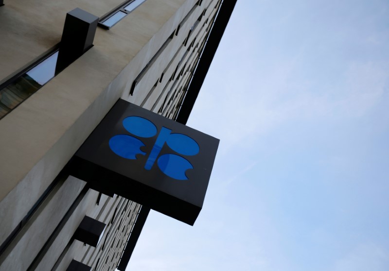 Russia ready to support oil output deal as OPEC meeting looms