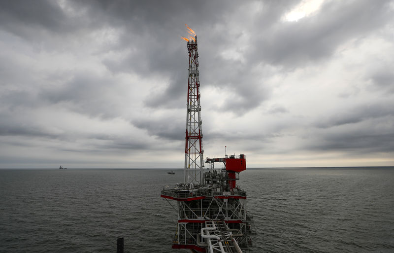 Russian oil output edges up to 11.39 million bpd during January 1-22: source