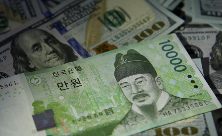 S.Korean won at 8-week high as strong GDP fuels rake hike talk