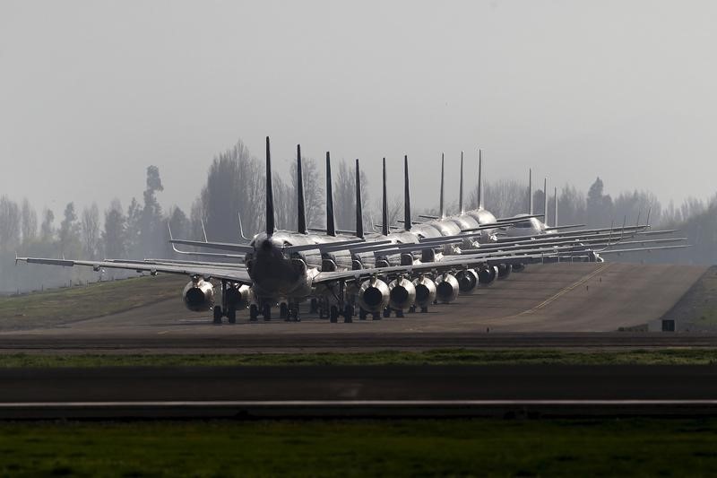 Senators propose raising US commercial pilots mandatory retirement age