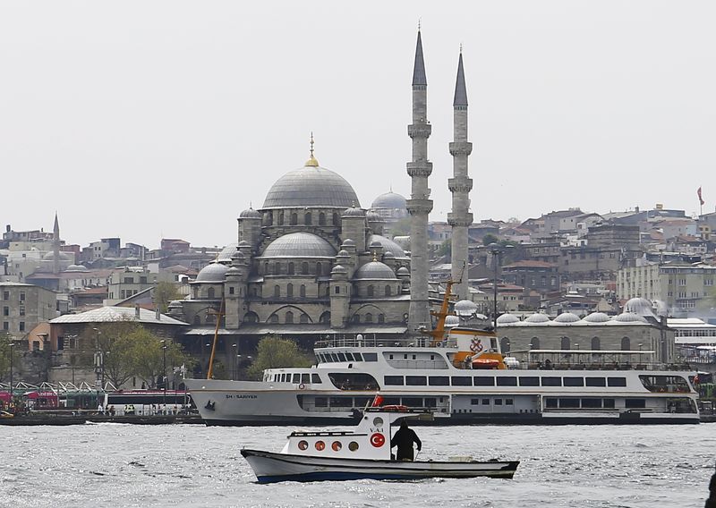 Ship traffic to resume in Turkey