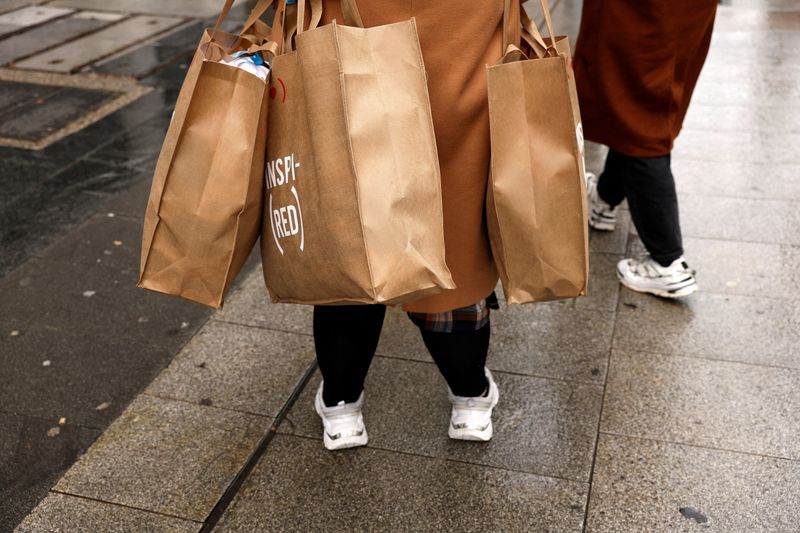 Spain retail sales rise 1.5% y/y in April