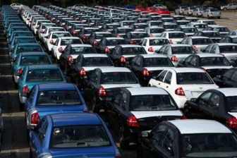 Strong auto sales in U.S. offset weakness in Europe