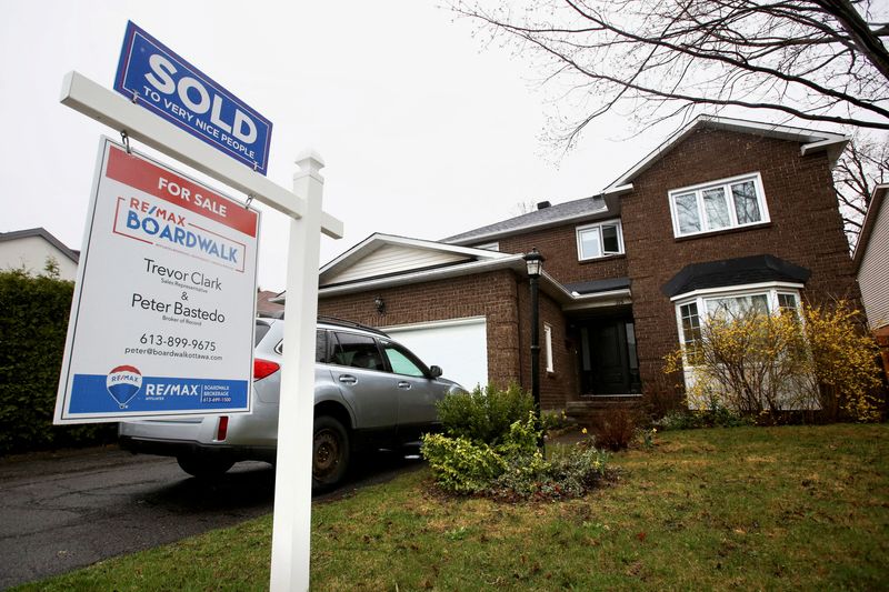 Surging bond yields add to Canadian homeowners