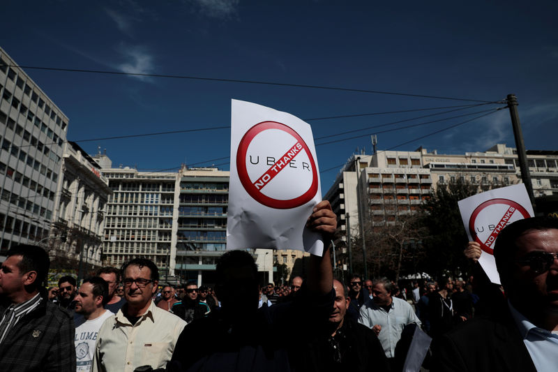 Taxi drivers protest against Uber 