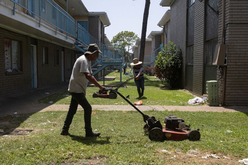 Texas power use hits record high as heatwave lingers