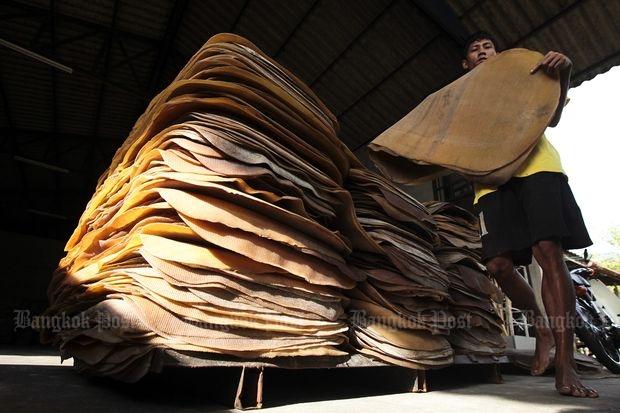 Thailand: Foreigners buying directly from rubber farmers