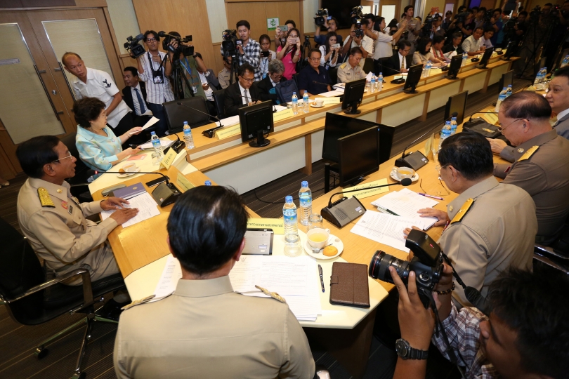 Thailand: PM slams Suthep over rubber price