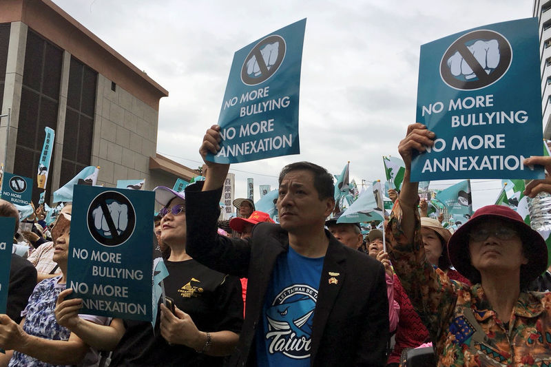 Thousands rally in Taiwan, call for referendum on independence from China