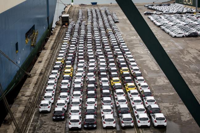 Trump Renews Auto Tariff Threat as Trade Czar Aims at China