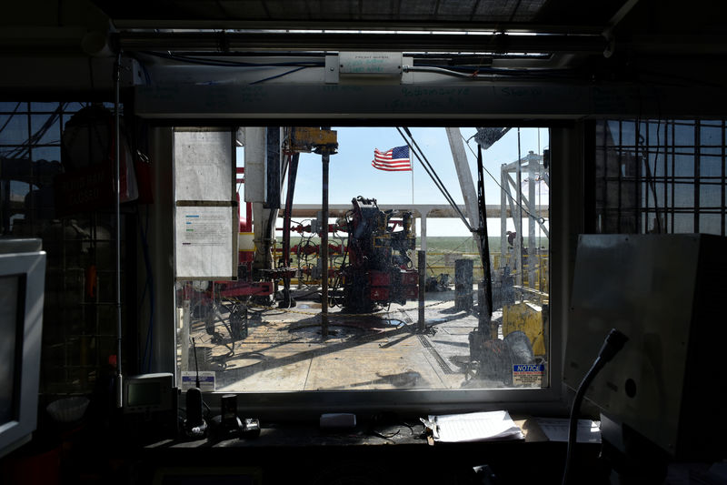 U.S. drillers add oil rigs for first week in three: Baker Hughes