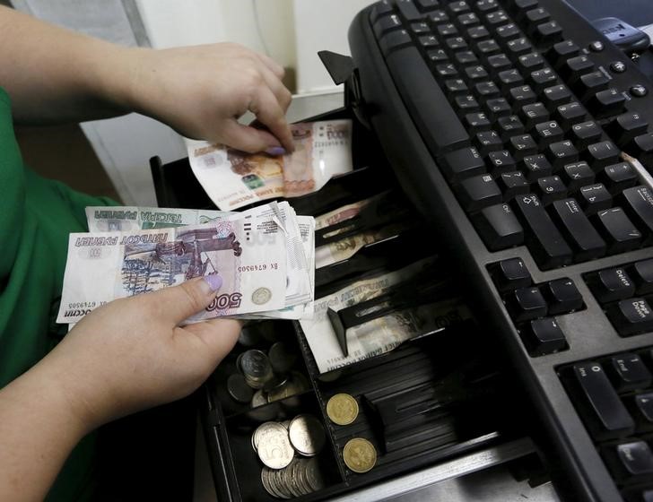 U.S. sanctions threat hurts Russian banks, rouble