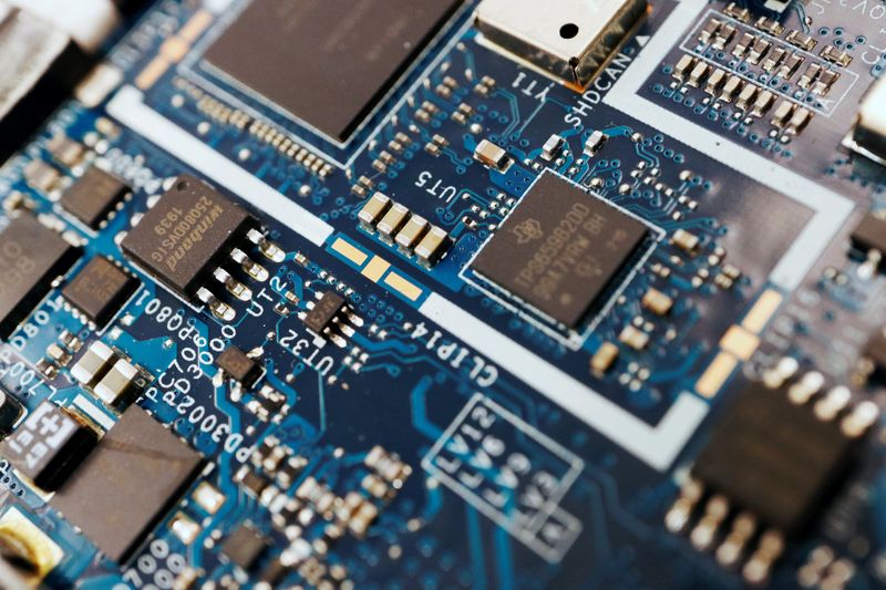 Skyworks jumps on Q1 beat, boosting 