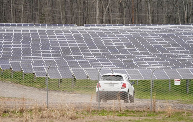 U.S. solar prices still soaring as projects stalled