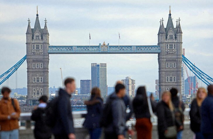 UK businesses start 2024 with confidence at two-year high - Lloyds