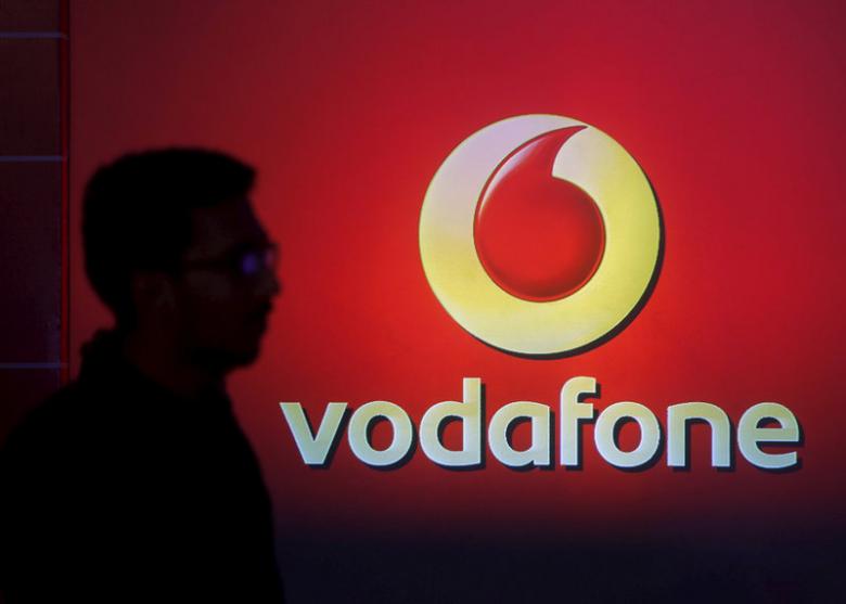 UPDATE 2-Vodafone says pressures in India and UK to weigh on earnings