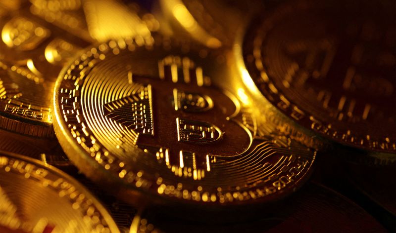 US bitcoin ETFs see .6B in volume in first day of trading