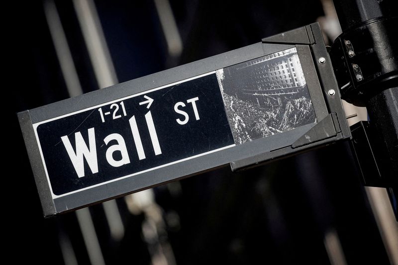 US bond investors brace for Fed rate cuts in 2024