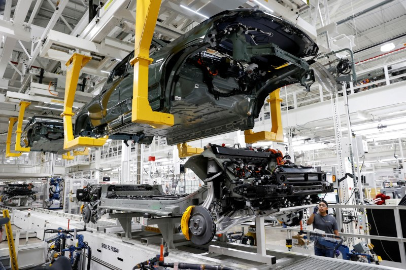 US manufacturing sector nears recovery; construction spending solid