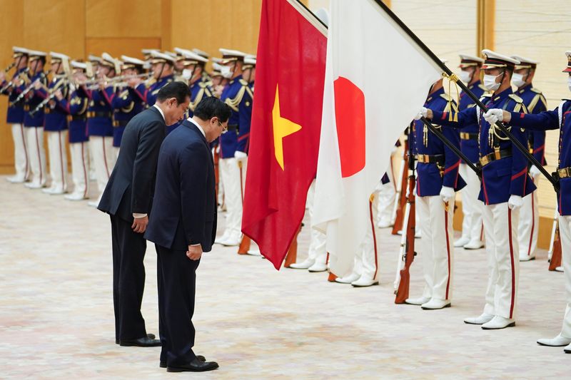 Vietnam, Japan agree to boost trade, security ties