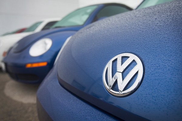 Volkswagen shares bounce back from lows to show gain of 4pc in late morning